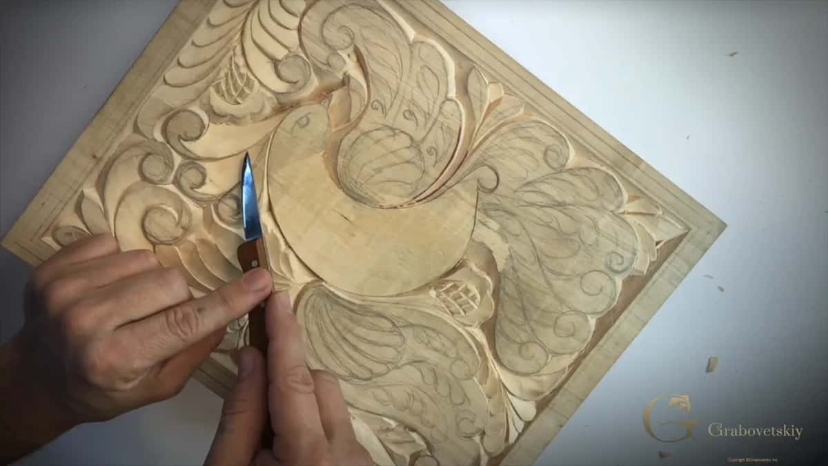 Turned on the bench, the board shows a blade standing at the left side of the bird