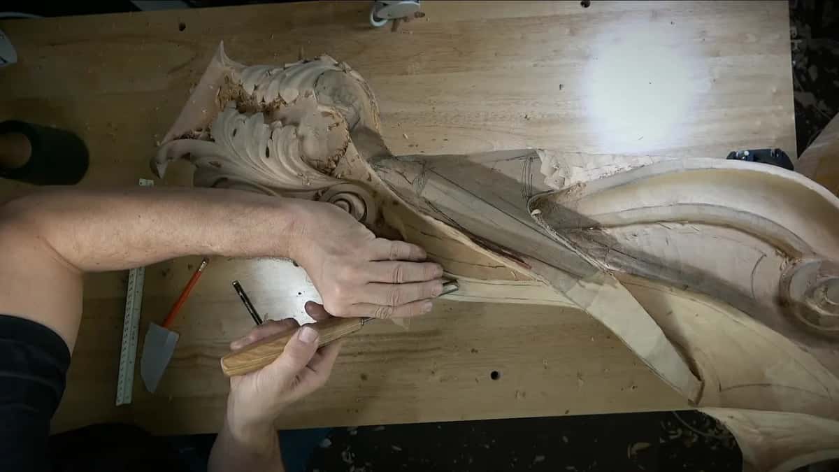 Gouge starting the outline near acanthus